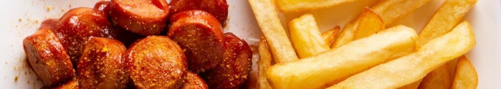 Imbissgerichte-Pommes-Currywurst-Syrtaki